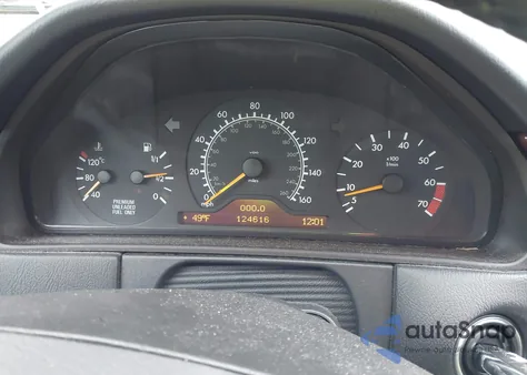 1998 Mercedes-Benz E 320 z USA, uszkodzony, nr VIN WDBJF65F4WA683664